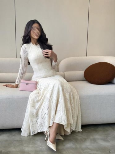 فستان ناعم دانتيل بأكمام طويلة محتشمة