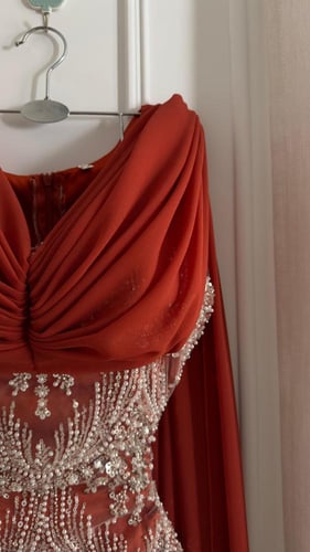 فستان سهرة مطرز بالكامل كرستال