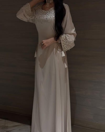 جلابية مزينة بالولو والفصوص مع حبل زم