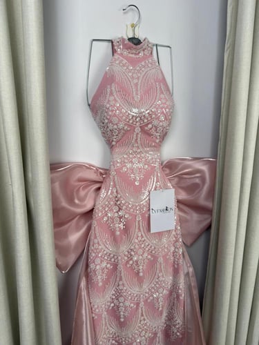 فستان سهرة لحمي مطرز راقي