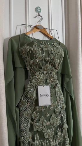 فستان سهرة أخضر فخم