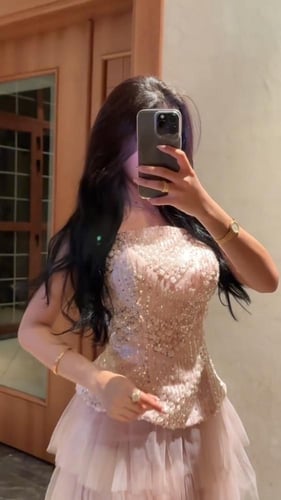 فستان سهرة لحمي مرصع تل وخرز