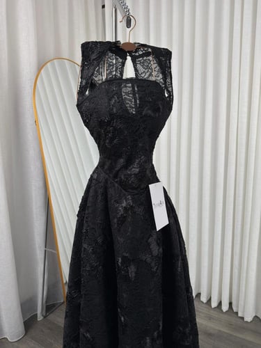 فستان سهرة بقصه كورسيه دانتيل أسود راقي