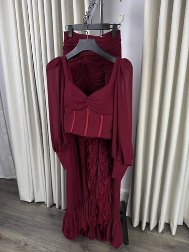 طقم ناعم منفصل بلوزه وتنورة