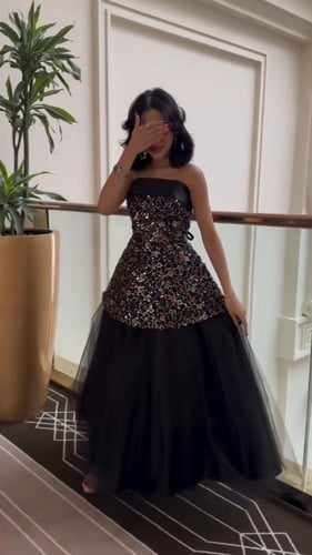 فستان تطريز يدوي مكثف