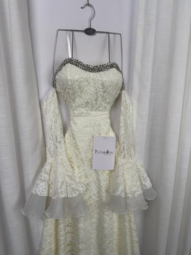 فستان ناعم دانتيل ميدي