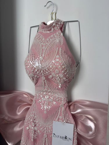 فستان سهرة لحمي مطرز راقي