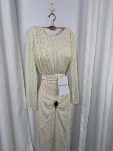 فستان سهرة بأكمام طويلة