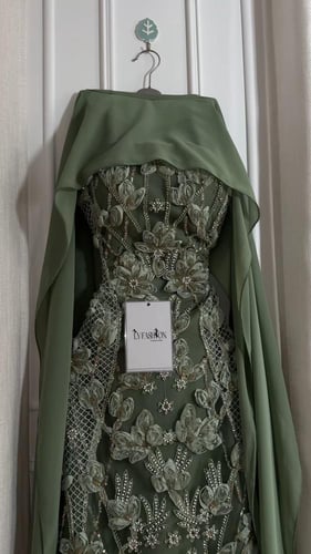 فستان سهرة أخضر فخم