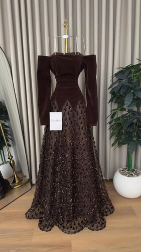 فستان سهرة أوف شولدر بني فاخر