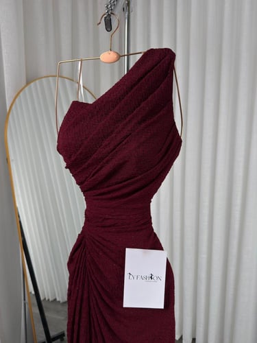 فستان ناعم عودي