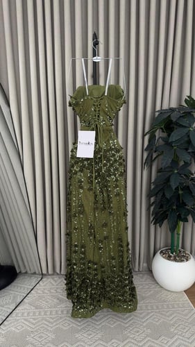 فستان سهرة زيتي مطرز يدوي فاخر