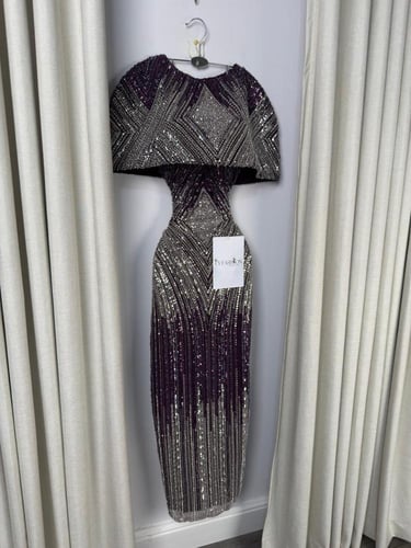 فستان سهرة من قطعتين بتطريز دقيق