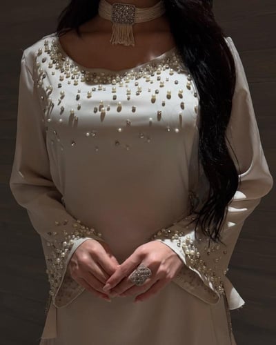 جلابية مزينة بالولو والفصوص مع حبل زم