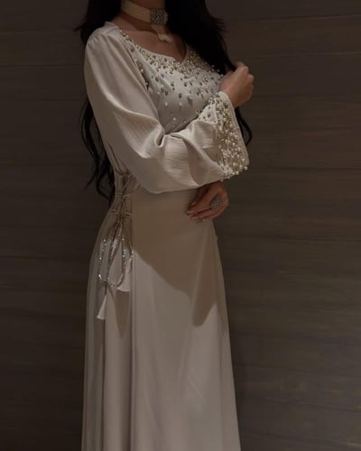جلابية مزينة بالولو والفصوص مع حبل زم