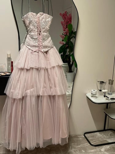 فستان سهرة لحمي مرصع تل وخرز