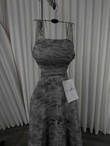 فستان سهرة لامعة