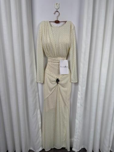 فستان سهرة بأكمام طويلة