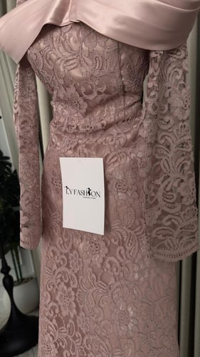 فستان سهرة لحمي دانتيل فاخر