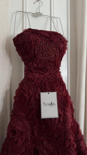 فستان سهرة مورد فخم