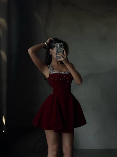 فستان سهرة ميد مطرز على الصدر