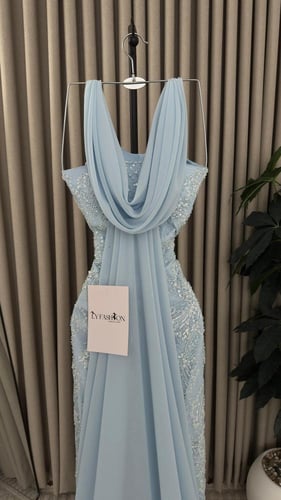 فستان سهرة سماوي بتطريز يدوي فاخر