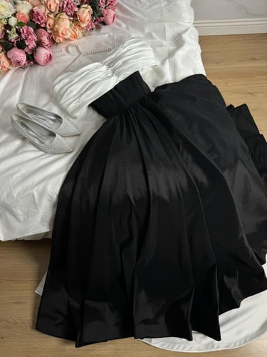 فستان مكشوف الكتفين معا ذيل طويل فخم