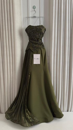 فستان سهرة زيتي مطرز يدوي