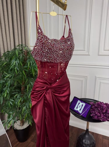 فستان سهرة كحلي بصدرية مطرزة