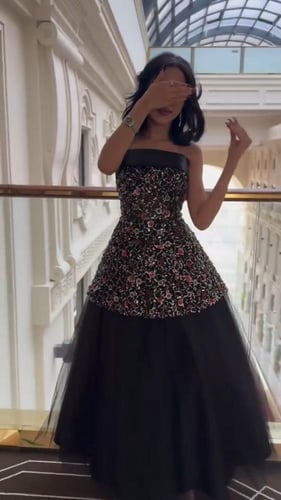 فستان تطريز يدوي مكثف