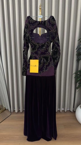 فستان سهرة مخمل مطرز راقي