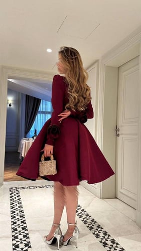 فستان سهرة أنيق مع مورد