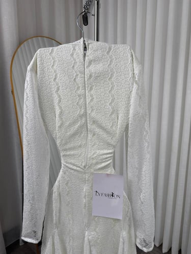 فستان ناعم دانتيل بأكمام طويلة محتشمة