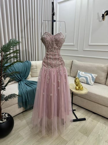 فستان سهرة لحمي كلفه خرز تل راقٍي