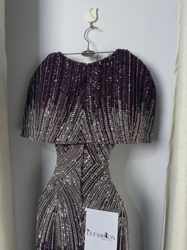 فستان سهرة من قطعتين بتطريز دقيق