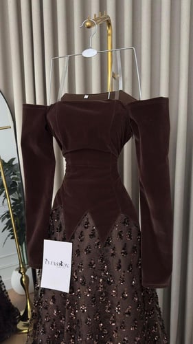 فستان سهرة أوف شولدر بني فاخر