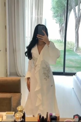 فستان ابيض بتطريز يدوي راااقي