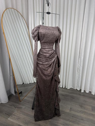 فستان سهرة بأكمام طويلة