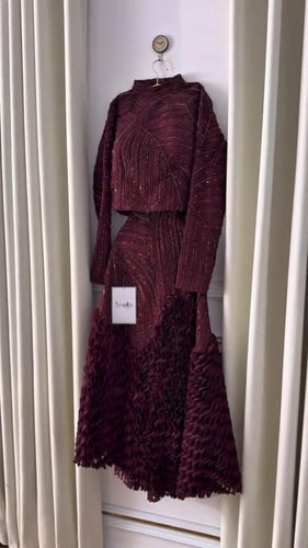 طقم سهرة منفصل بلوزه وتنورة مطرز بالكامل