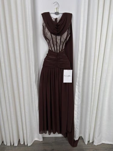 فستان سهرة بني بقصة كورسيه