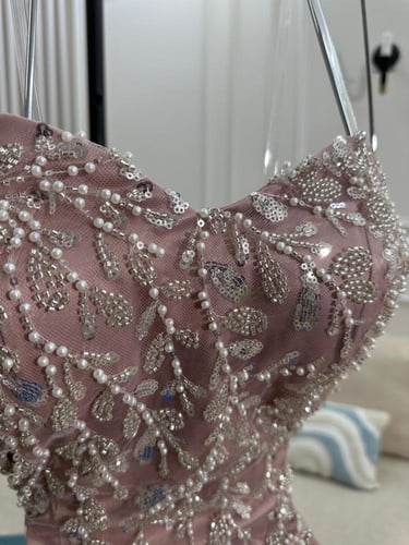 فستان سهرة لحمي كلفه خرز تل راقٍي