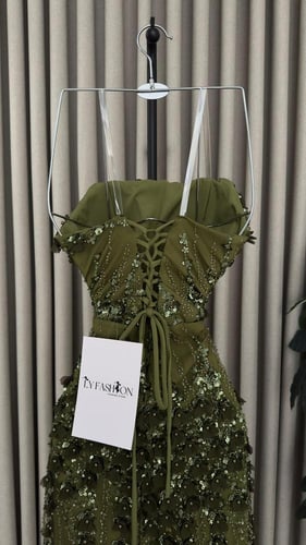 فستان سهرة زيتي مطرز يدوي فاخر