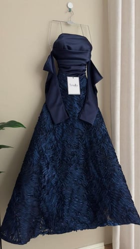 فستان كحلي طويل