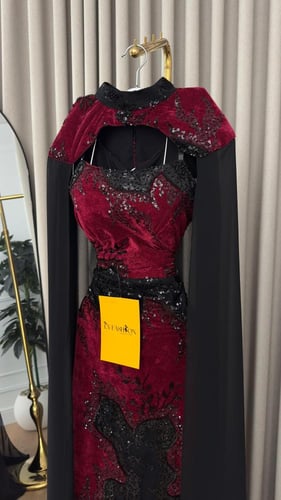 فستان سهرة مخمل مطرز بالكامل