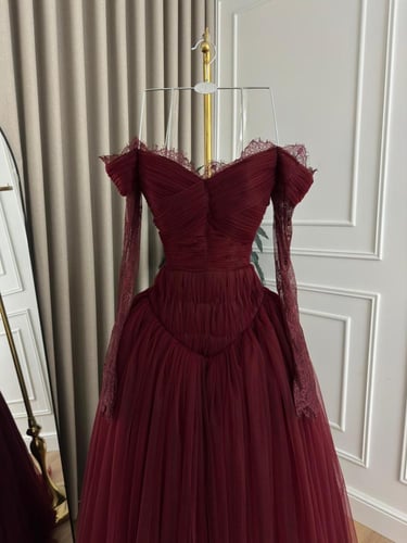 فستان سهرة تل تيواني أكمام دانتيل