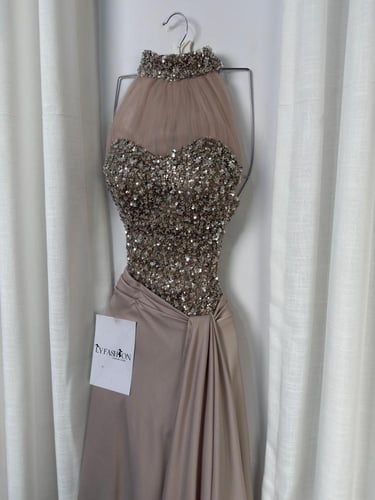 فستان سهرة مطرز يدوي راقي