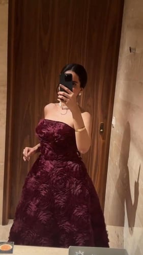 فستان سهرة بدون أكمام