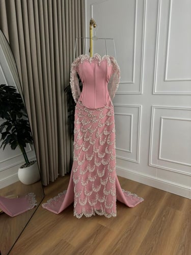 فستان سهرة بقصه كورسيه كلفه خرز