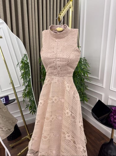 فستان سهرة دانتيل وردي بدن اكمام