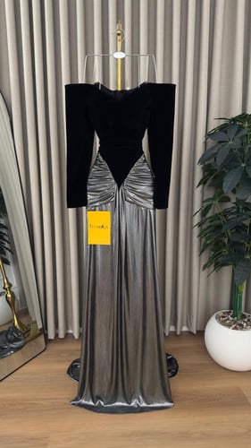 فستان سهرة مخمل أسود كسرات